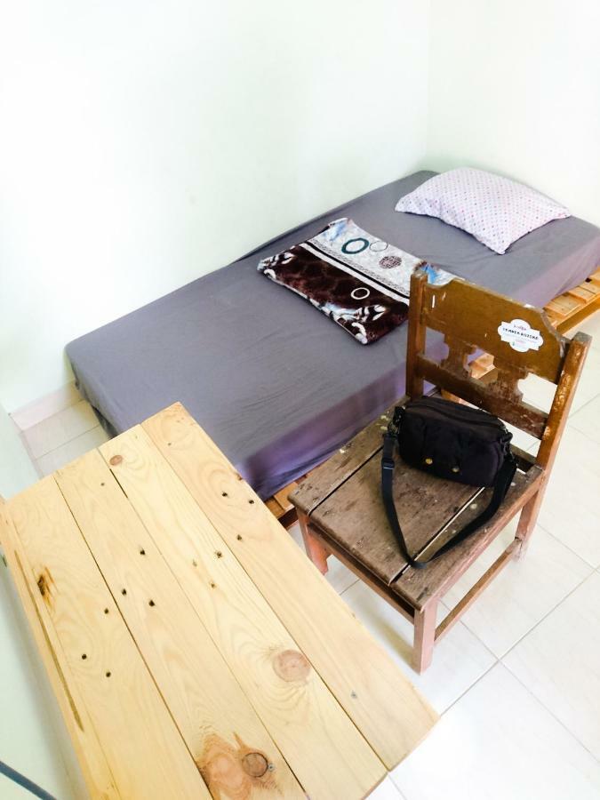 Апартаменты Srikaloka 12 Kostel - For Female And Couple Джокьякарта Экстерьер фото